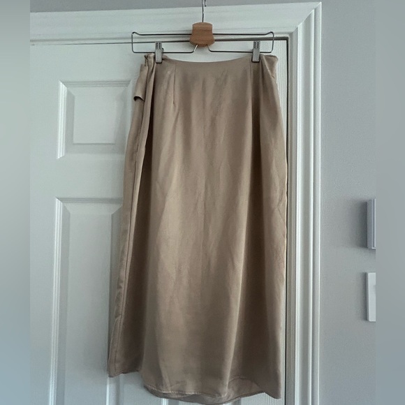 Beige satin maxi skirt - Picture 5 of 5